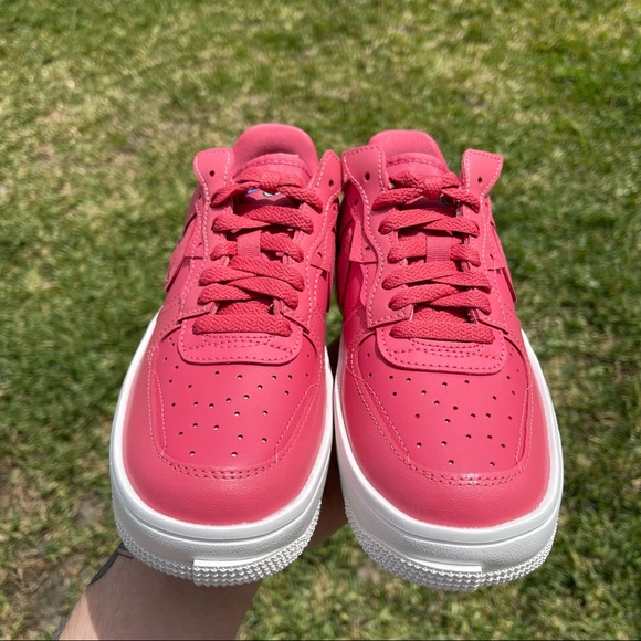 NIKE AIR FORCE 1 LOW PINK WHITE - Picture 2 of 3